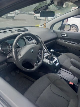 Peugeot 5008 2012