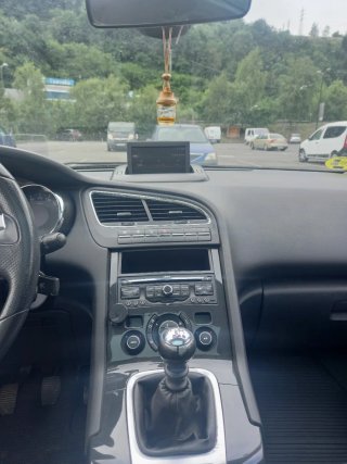 Peugeot 5008 2012