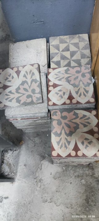 Baldosas hidráulicas antiguas decoradas