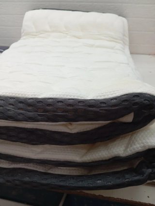 Amazon Basics Topper in Schiuma 90x190