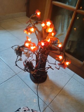 Lampada da tavolo artigianale legno – Luce rossa