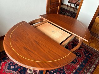 Mesa comedor madera extensible.