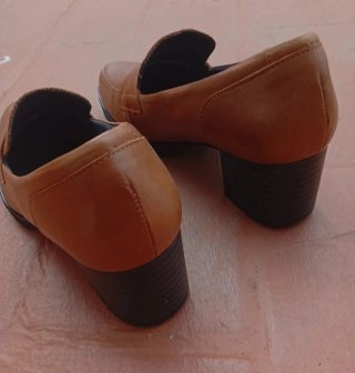 Mocasines Pitillos piel tacón marrón
