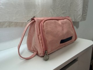 Estuche rosa con correa