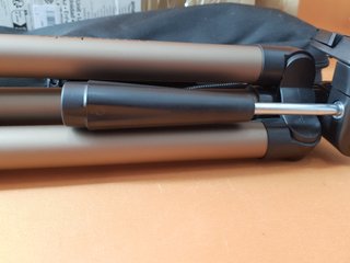Trípode Aluminio Amazon Basics 127cm + Funda
