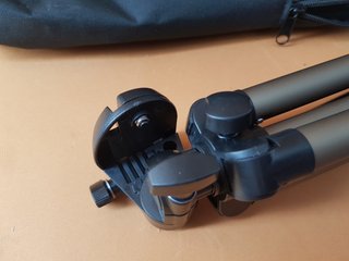 Trípode Aluminio Amazon Basics 127cm + Funda