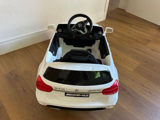 Coche eléctrico infantil Mercedes AMG