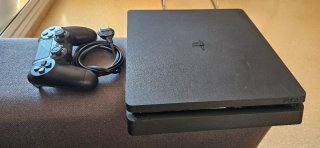 PS4 (PlayStation 4) Slim Negra con Mando