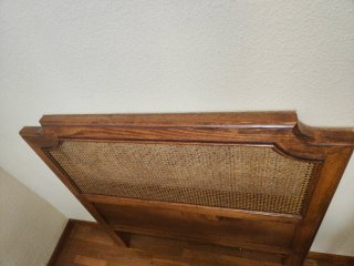 Cabecero de madera y ratán vintage