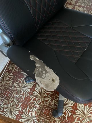 Silla de escritorio negra y plateada