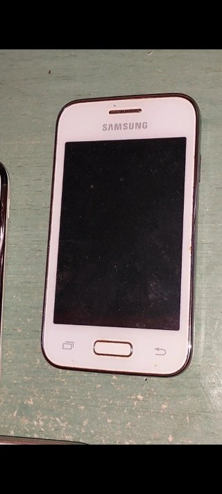 3 Smartphones Samsung Blancos y Negros