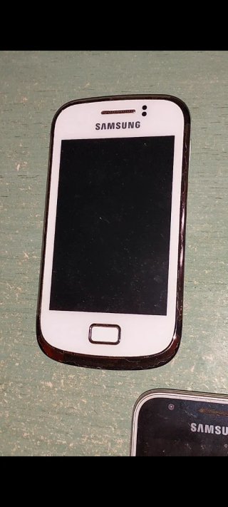 3 Smartphones Samsung Blancos y Negros