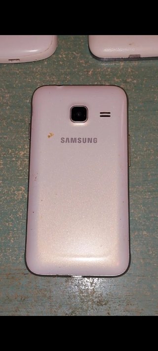 3 Smartphones Samsung Blancos y Negros
