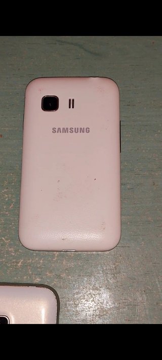 3 Smartphones Samsung Blancos y Negros