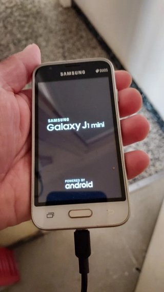 3 Smartphones Samsung Blancos y Negros