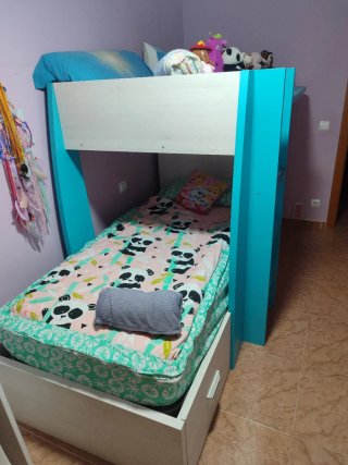 Cama tren con armario.  Con colchones (150€)