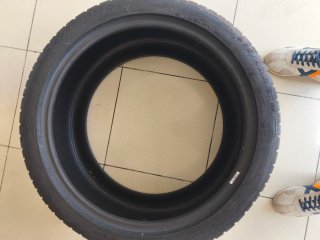 Neumáticos Michelin 265/40R21.