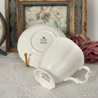 Taza y plato Royal Albert Gossamer.