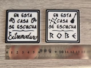 Placa Decorativa En esta casa se escucha Robe