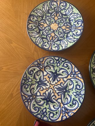 Platos de cerámica pintados a mano