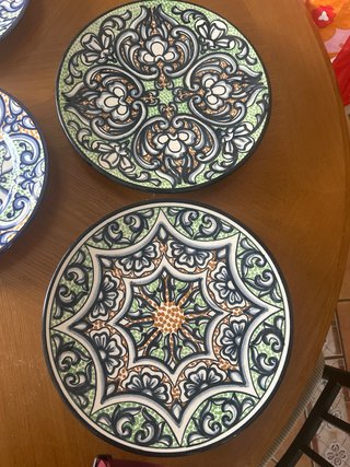 Platos de cerámica pintados a mano