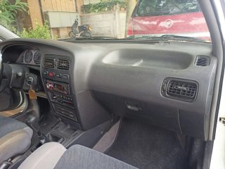Nissan Primera 1995