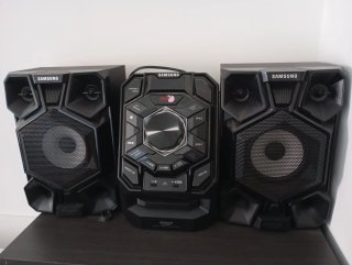 Mini cadena Samsung con USB y Bluetooth