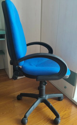 Silla de oficina/estudio cómoda y regulable