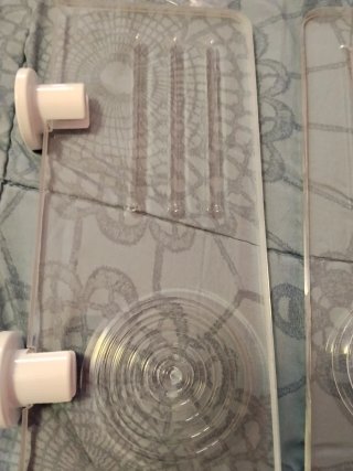 Accessori bagno trasparenti e bianchi