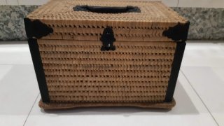 Antigua cesta picnic o baulito