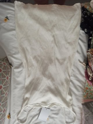 Vestido Bershka blanco con etiqueta