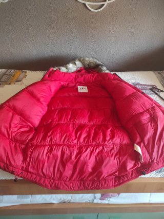 Abrigo Zara Rojo con Capucha