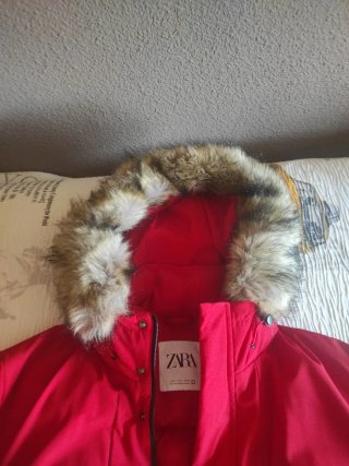 Abrigo Zara Rojo con Capucha