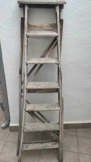 Escalera de madera antigua
