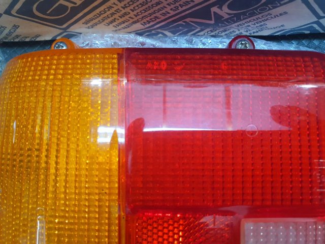Tulipa trasera izquierda AXO peugeot 205, nueva