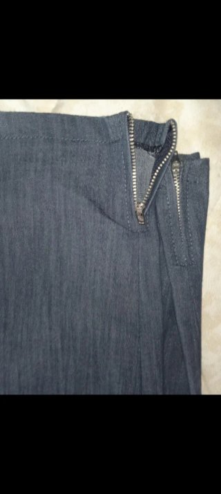 Jeans blu con tasche decorate