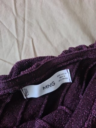 Camiseta Mango granate con brillos talla S