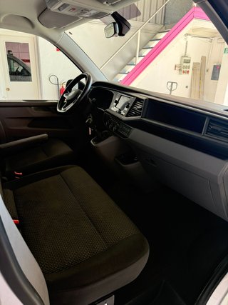 Volkswagen Caravelle 2023