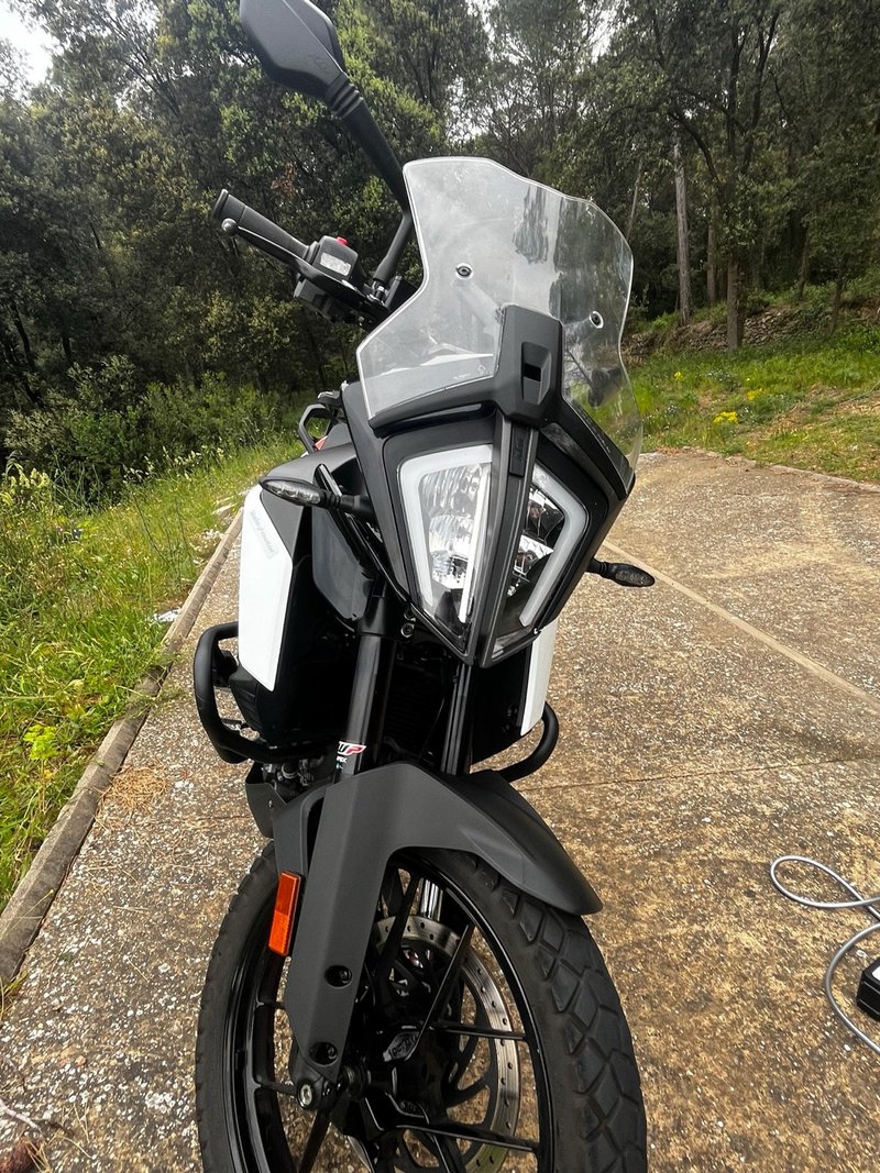 KTM 390 ADV Negra y Blanca