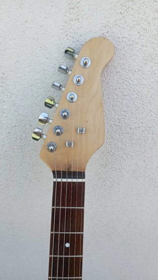 Guitarra Eléctrica tipo Stratocaster