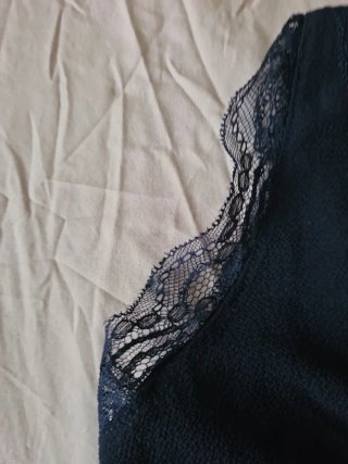 Camiseta negra gasa con encaje