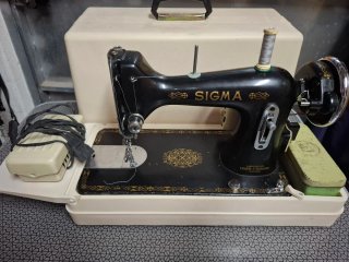 Máquina de coser SIGMA con accesorios