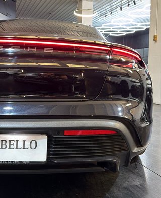 Porsche Taycan Turbo 2021