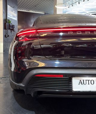 Porsche Taycan Turbo 2021