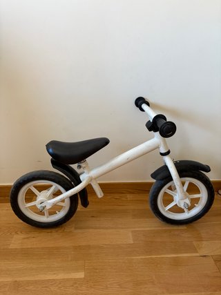Bicicleta infantil sin pedales blanca