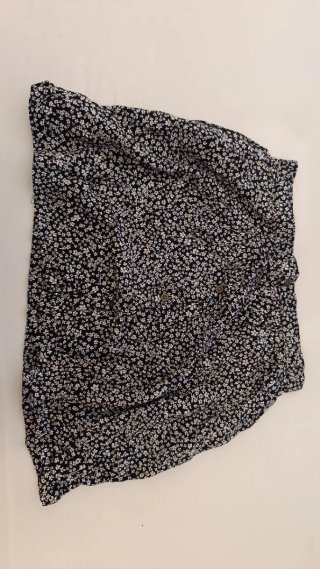 Falda floral negra