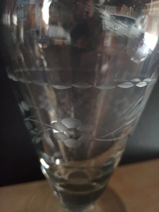 Jarrón de cristal tallado