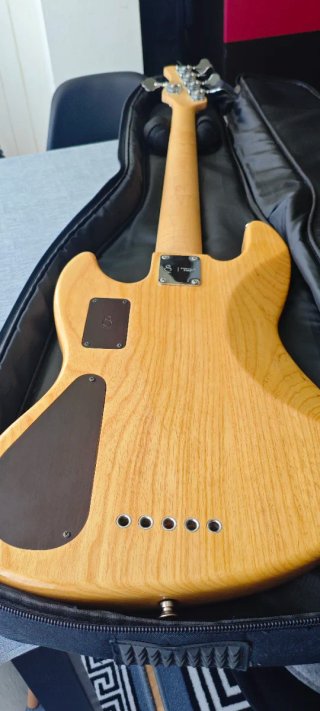 Sire Marcus Miller V9 Swamp Ash-5 2Gen