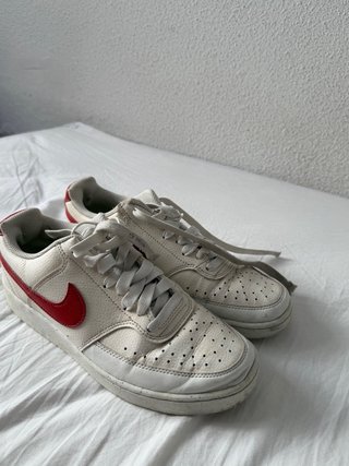 Zapatillas Nike Blancas y Rojas