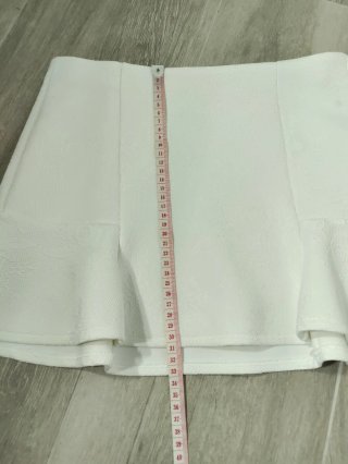 Falda Pull&Bear Blanca Talla S Volante